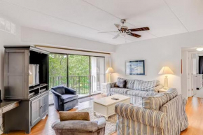 Rare Large 3 BR Near Beach Shops Restaurants & Bars Huge Pool & Free Tennis